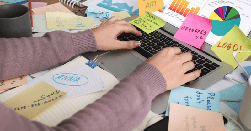 Cluttered work environment impeding mental performance